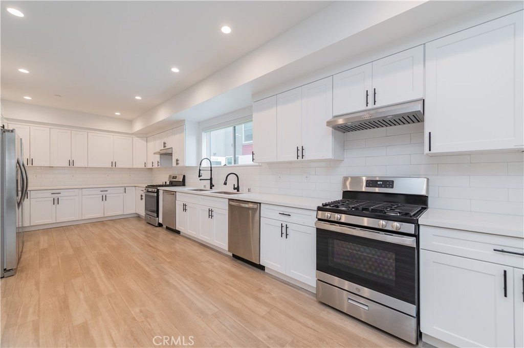 1444 W 37th Street