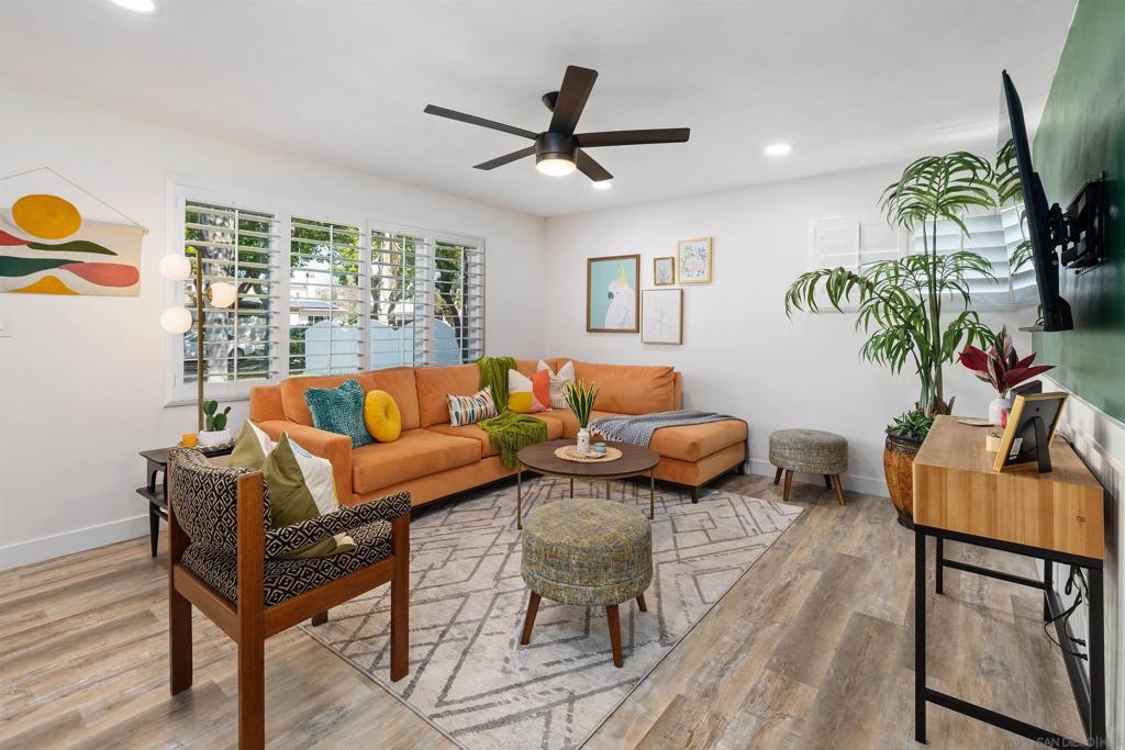 3245 Carolyn Dr