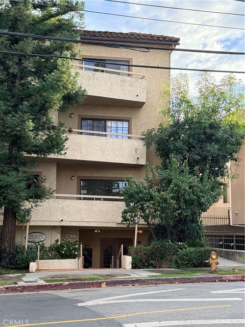 Photo of 14630 Dickens Street #307, Sherman Oaks, CA 91403 (MLS # AR25245815)