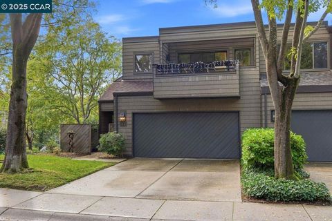 Photo of 533 Monarch Ridge Dr Dr, Walnut Creek, CA 94597 (MLS # 41119190)