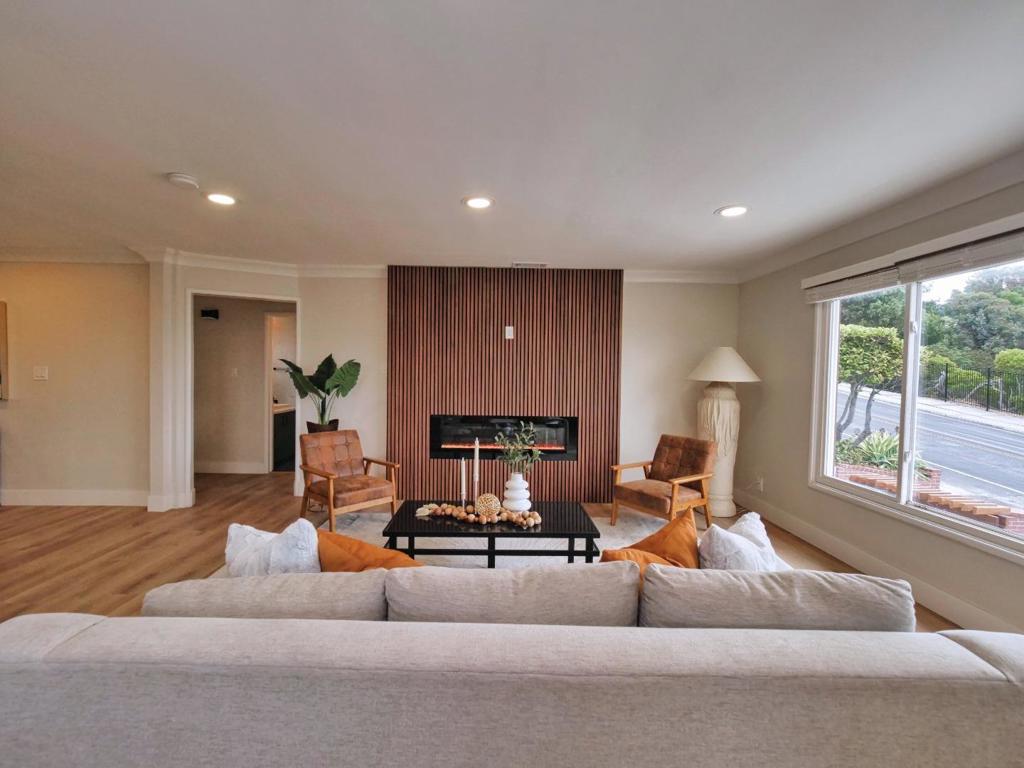 7433 Moeser Lane
