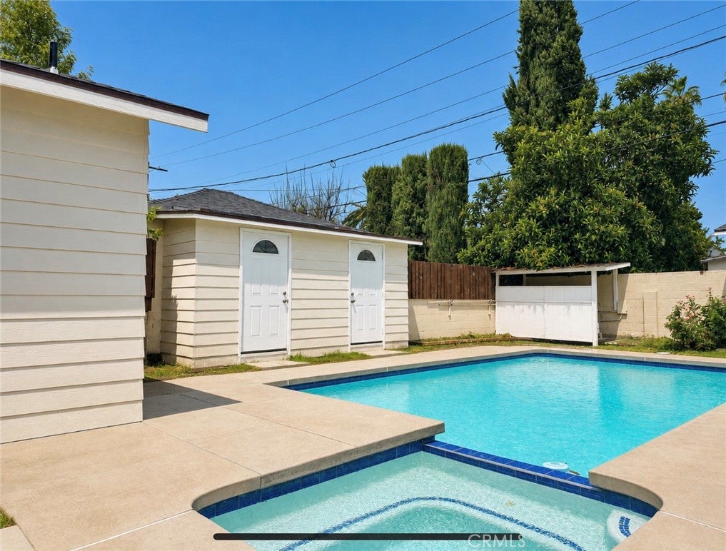 17321 Gilmore