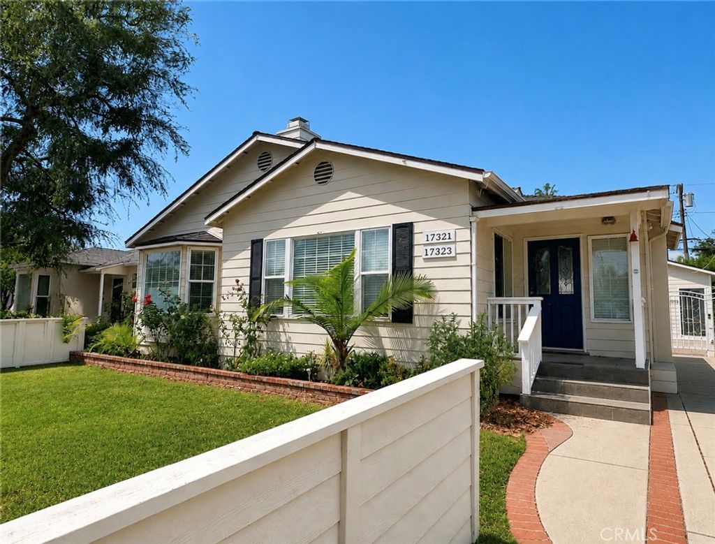 Photo of 17321 Gilmore ST, Lake Balboa, CA 91406 (MLS # SR26118733)