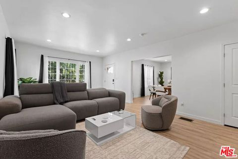 Photo of 1235 S Tremaine Avenue, Los Angeles, CA 90019 (MLS # 25622291)