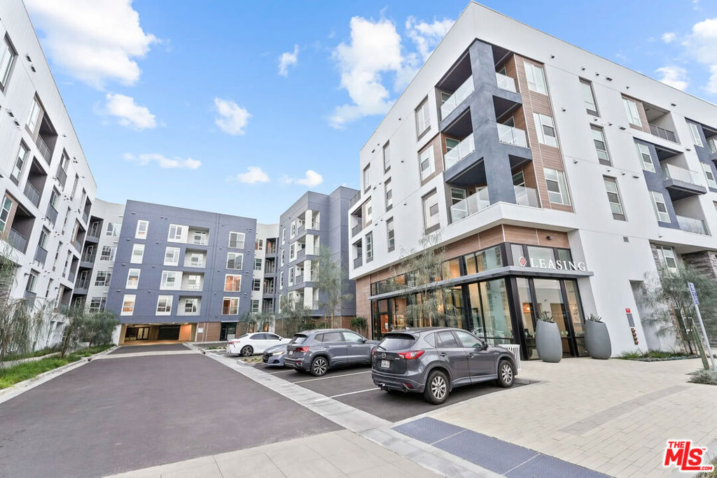 This sophisticated studio apartment home is available from 10/13/25 but may be pre-leased immediately! Here you'll enjoy the all-inclusive lifestyle you've been yearning for. Live, work and relax from the comfort of your home and experience all that the Mission Valley neighbourhood has to offer. The right address matched with the best amenities and unrivaled customer service. Two-toned flat front cabinets available in two designer color schemes, Programmable thermostats and FOB entry access, Stainless steel energy-efficient appliances, Wood-style flooring throughout, Modern lighting and premium fixtures, Tile backsplash in kitchens, Full-size washer and dryer, and much more. Unrivaled Amenities include LEED Certified community, Wi-Fi in all indoor & outdoor amenity spaces, VIP package locker service, Co-working space with private work rooms & conference rooms, Kids lounge, Three separate rooftop skydecks featuring city views, Two-story fitness center, Outdoor courtyard with grills, fireplaces & TVs, Pool deck with hot tub, grills & TVs, Resident lounge and social gathering spaces, Pet park and paw spa, and Bike storage. Photos may consist of similar model units and virtually staged renderings.