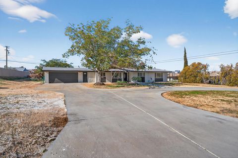 Photo of 7504 Balsa Avenue, Yucca Valley, CA 92284 (MLS # 219136548DA)