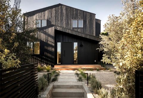 Photo of 709 Vernon, Venice, CA 90291 (MLS # SR26012925)