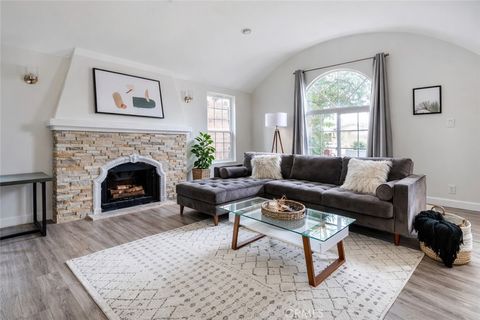 Photo of 1572 S Ridgeley Dr, Los Angeles, CA 90019 (MLS # SR26060556)