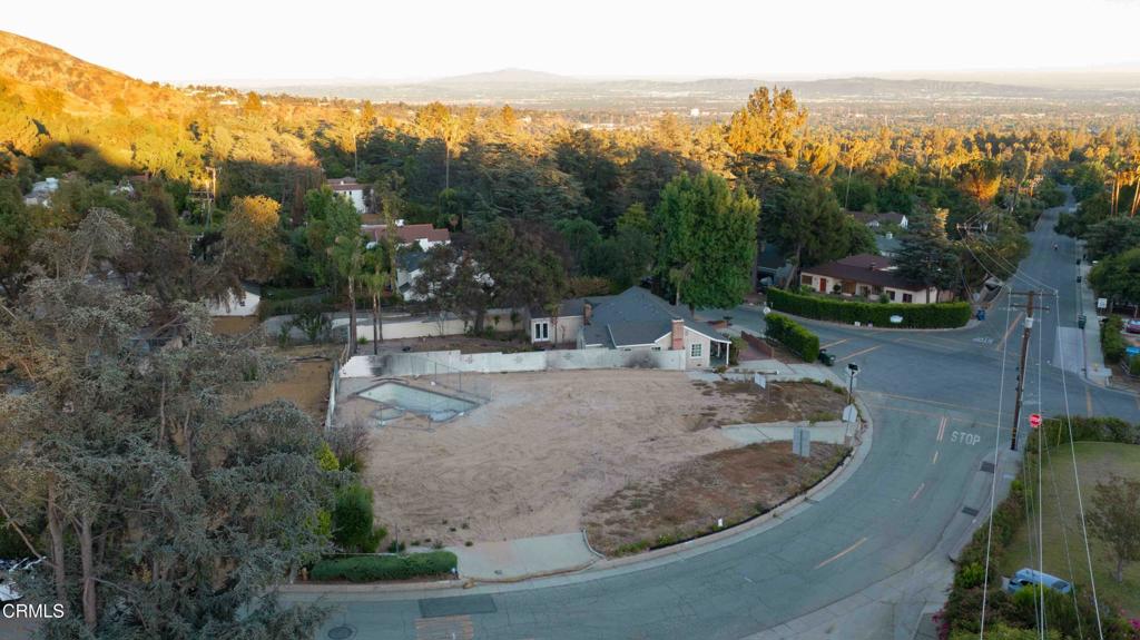 1860 Pinecrest Drive