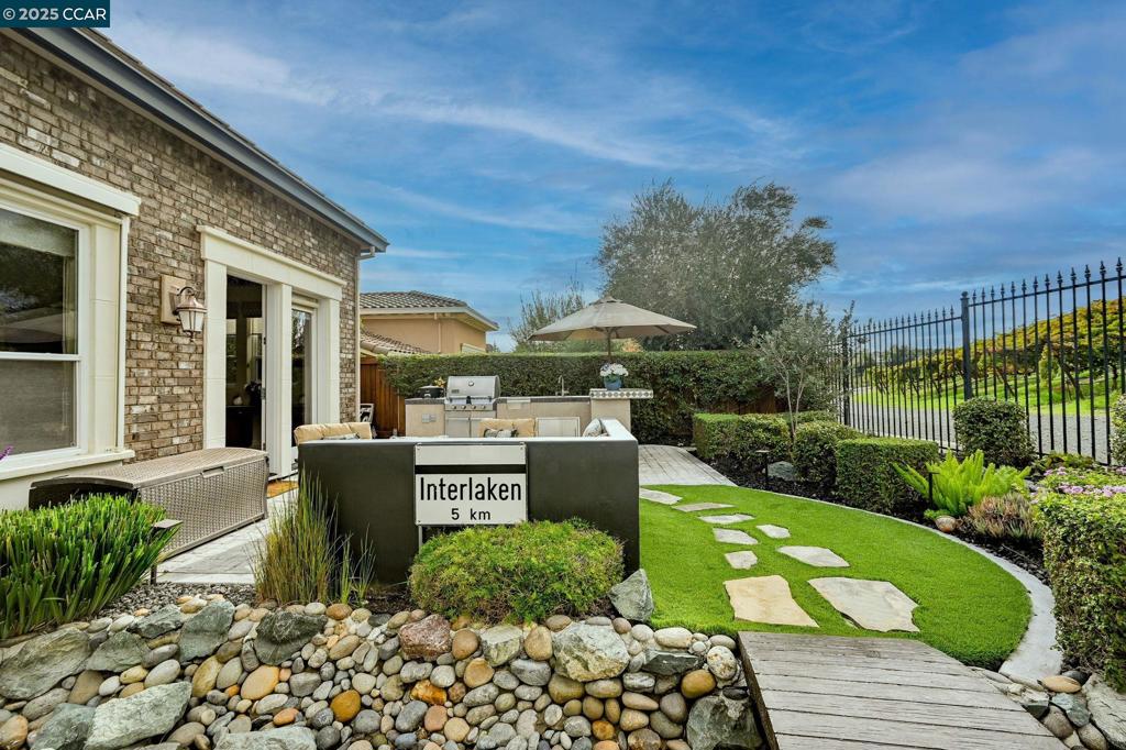 TRILOGY VINEYARDS - Residential