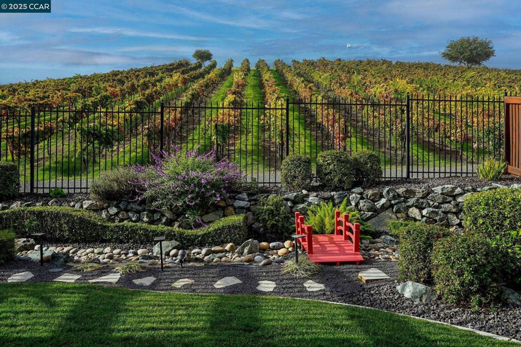 TRILOGY VINEYARDS - Residential