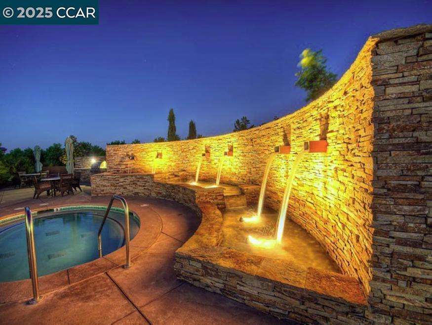 TRILOGY VINEYARDS - Residential