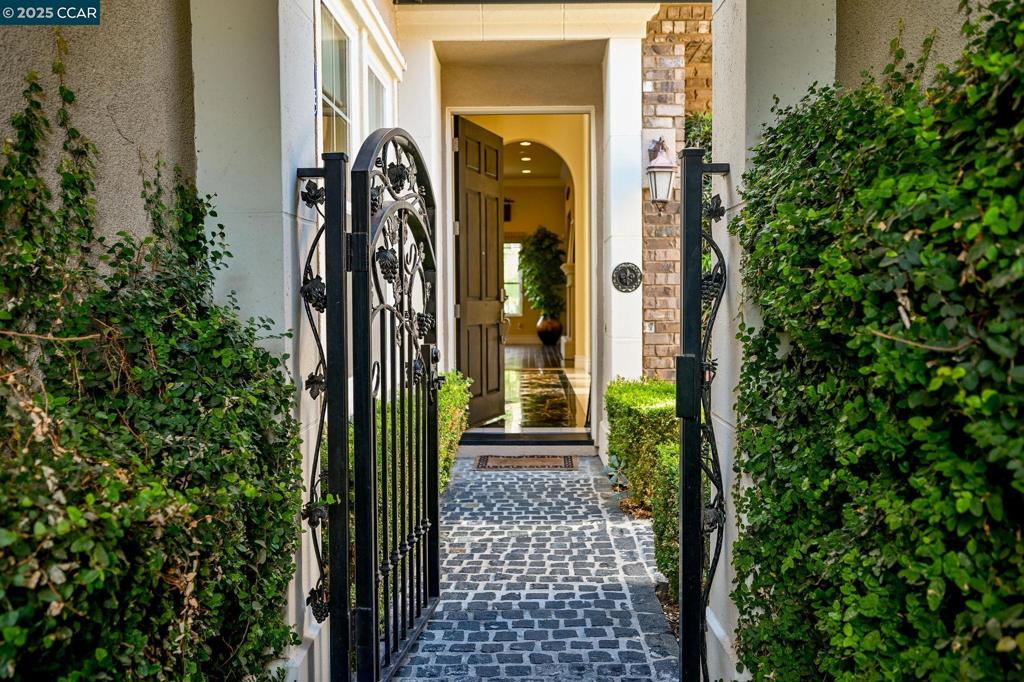 1151 Saint Julien St