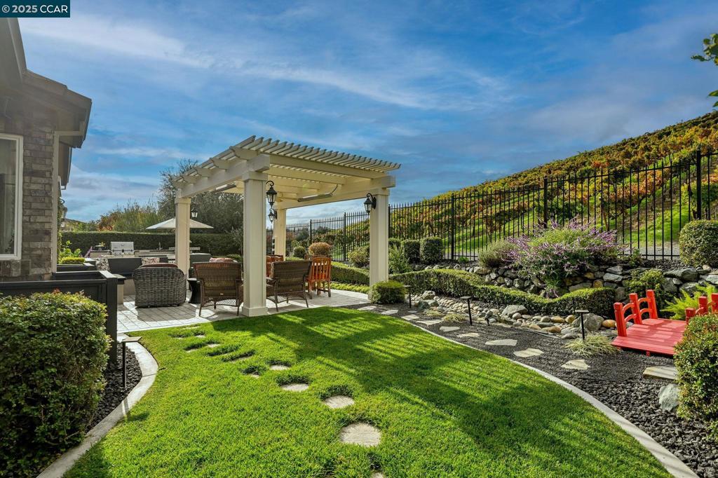 TRILOGY VINEYARDS - Residential