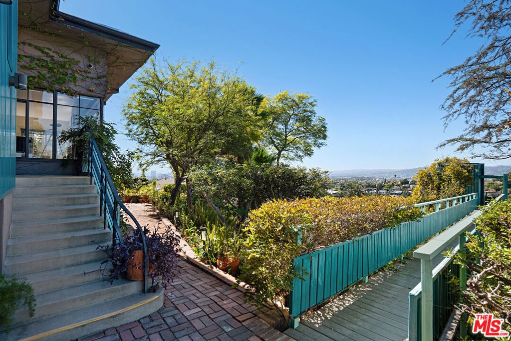 1750 Silverwood Terrace
