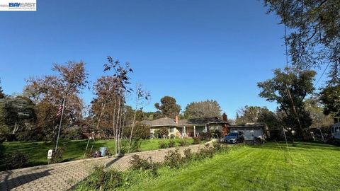 Photo of 190 Alderwood Rd Rd, Walnut Creek, CA 94598 (MLS # 41129859)