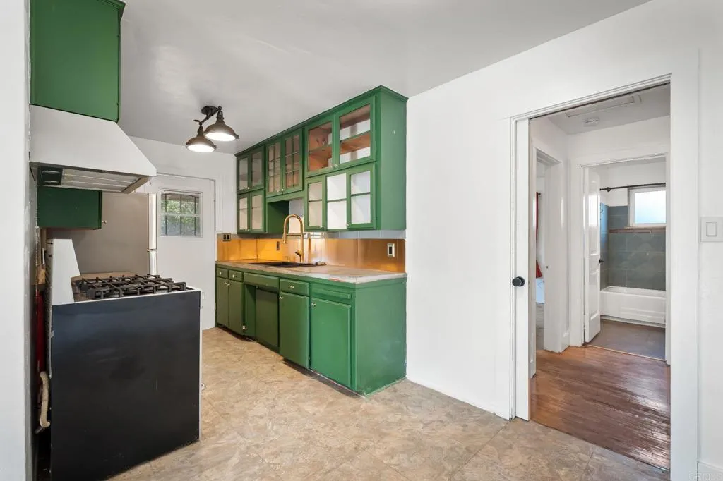 Escondido, California 92025, United States, ,Residential,Active,195921