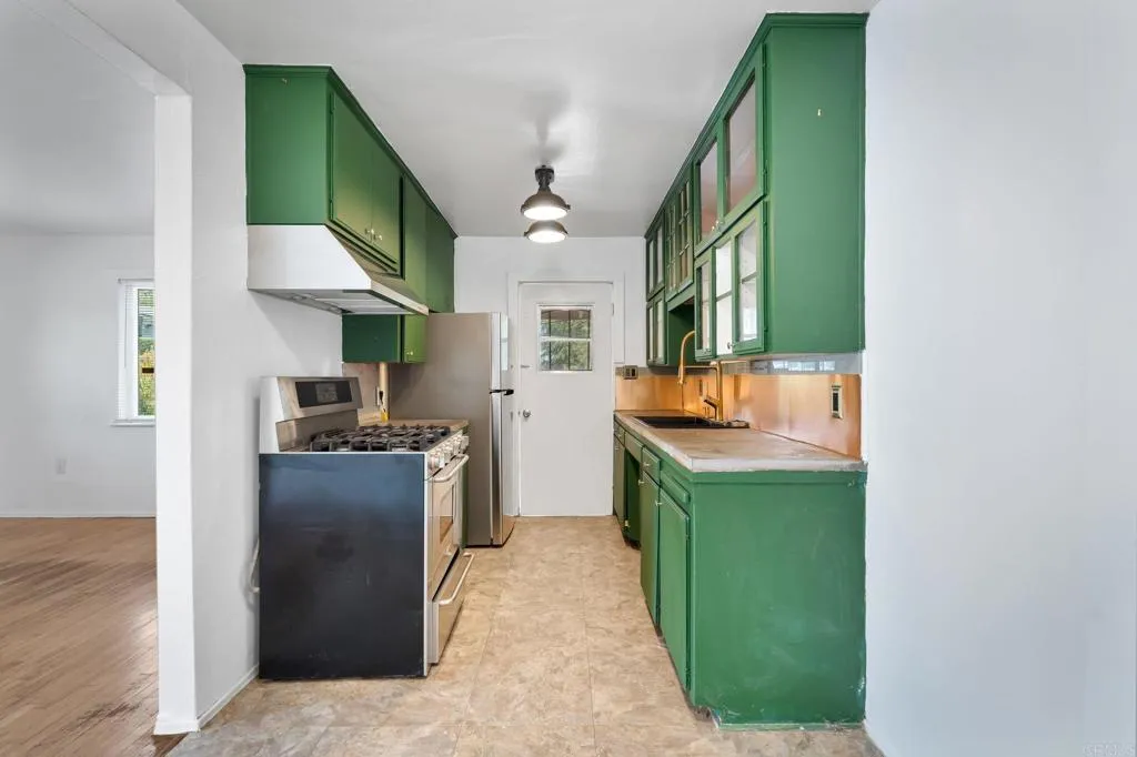 Escondido, California 92025, United States, ,Residential,Active,195921