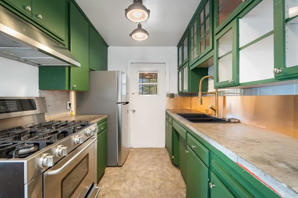 Escondido, California 92025, United States, ,Residential,Active,195921