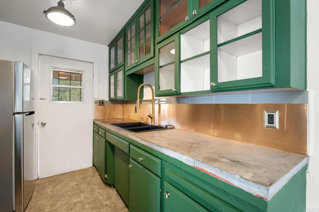 Escondido, California 92025, United States, ,Residential,Active,195921