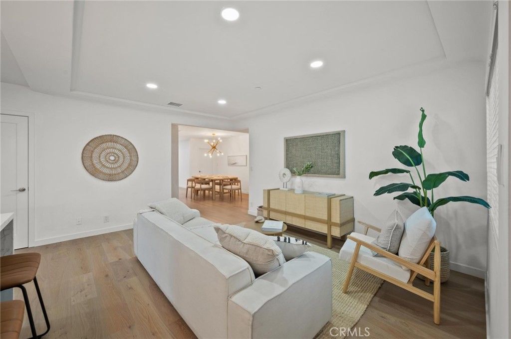 Photo of 14328 Emelita Street, Sherman Oaks, CA 91401 (MLS # SR25259747)