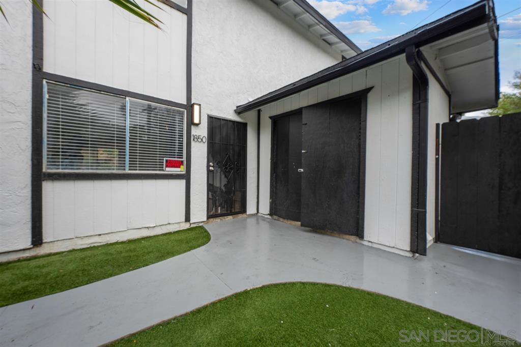 !!AVAILABLE NOW!! DUPLEX with 2 Bed 1.5 bath, washer and dryer hook-ups for each unit is tucked into a side street without traffic noise. Close to grocery stores, shopping centers, public transportation and much much more. Drive by only do not disturb the tenants.