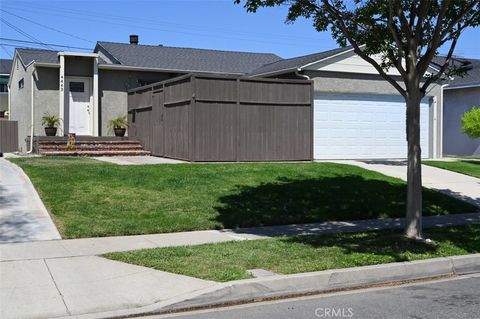 4443 Levelside Avenue Lakewood CA 90712