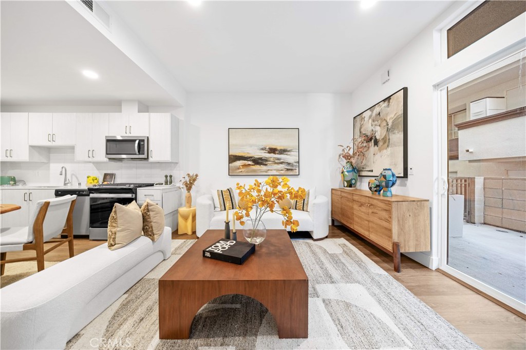 709 E Walnut Street 222