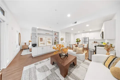 709 E Walnut Street Unit 222, Pasadena, CA 91101 - MLS#: AR25270394