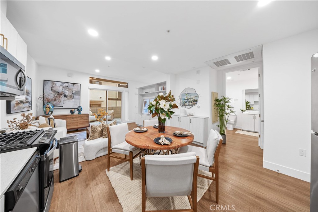 709 E Walnut Street 222