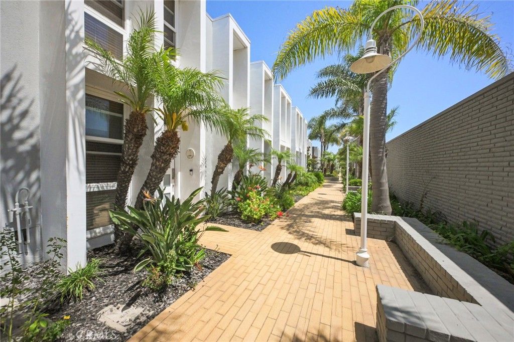 Photo of 4001 Aladdin Dr, Huntington Beach, CA 92649 (MLS # IG26084060)