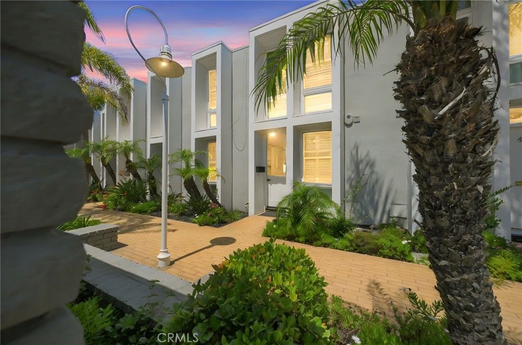 Photo of 4001 Aladdin Dr, Huntington Beach, CA 92649 (MLS # IG26084060)