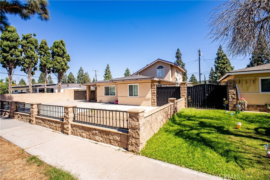 Photo of 1133 S Harmon ST, Santa Ana, CA 92704 (MLS # PW26214831)