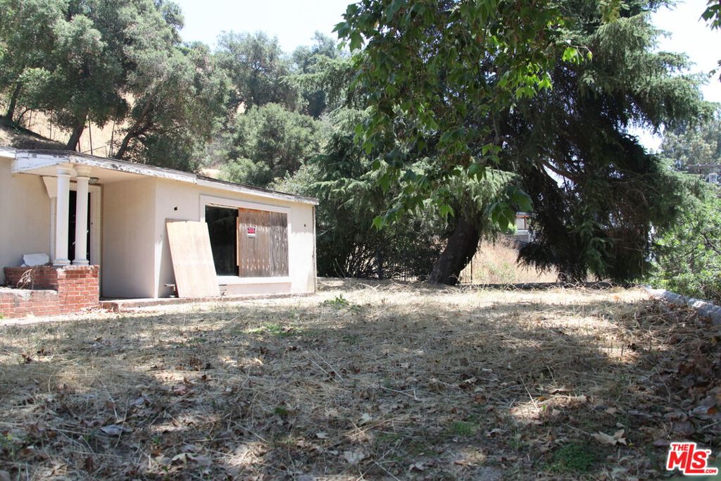2534 Benedict Canyon Drive