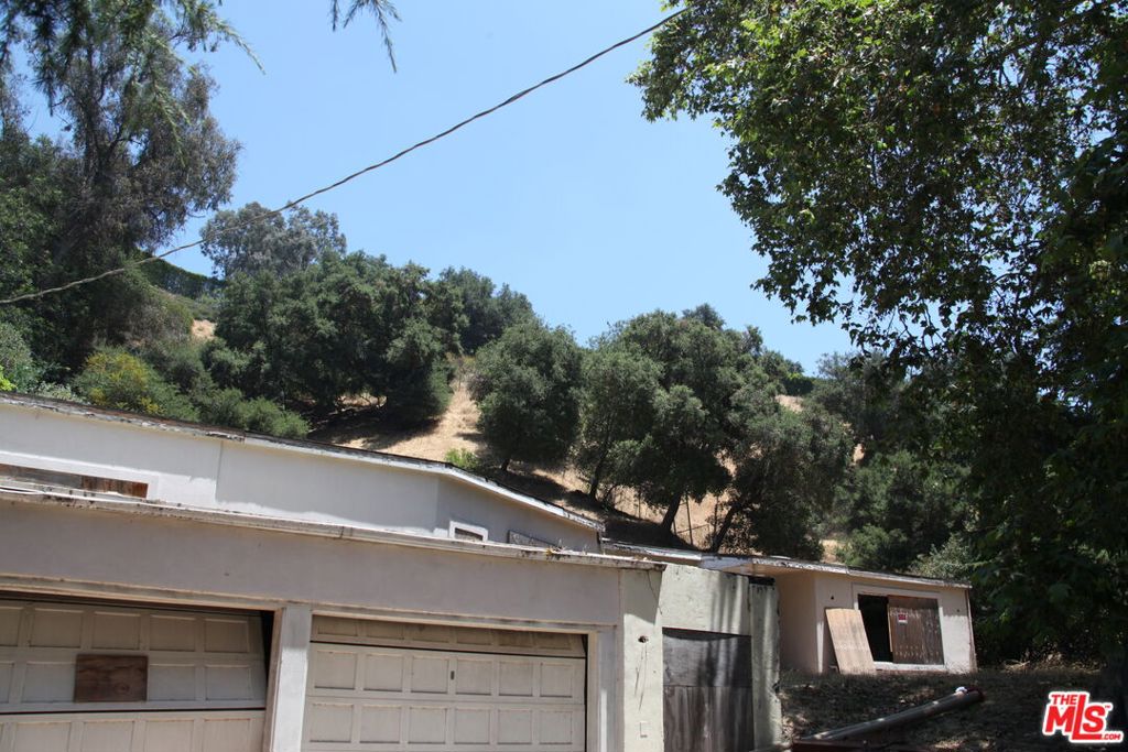 2534 Benedict Canyon Drive