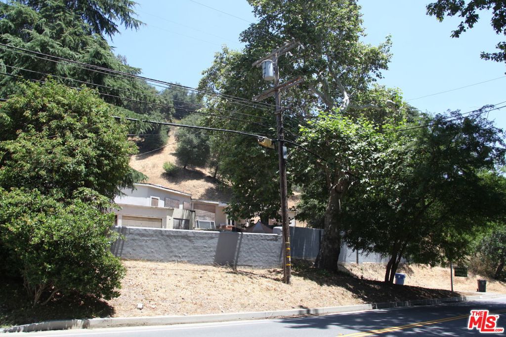 2534 Benedict Canyon Drive