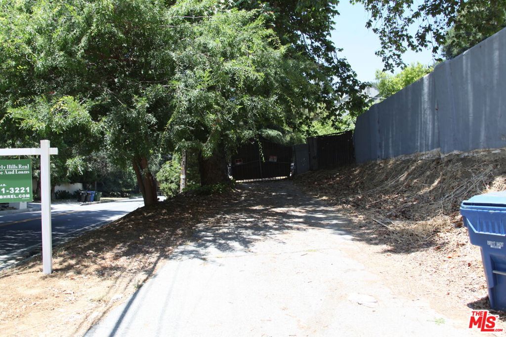 2534 Benedict Canyon Drive