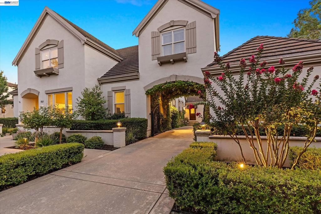 3019 E Ruby Hill Dr