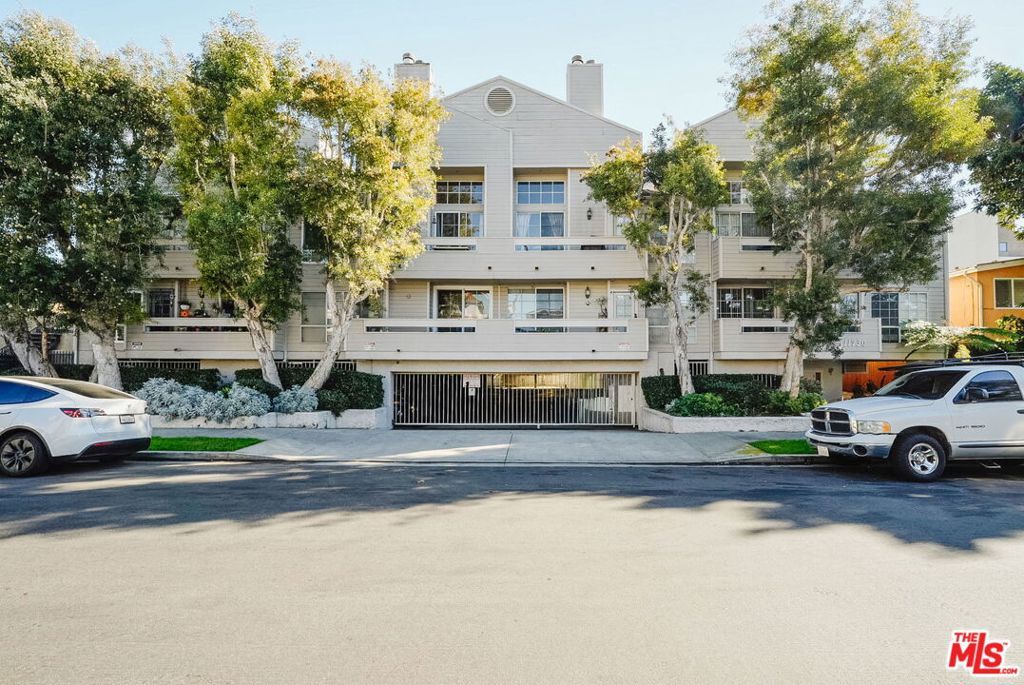 Photo of 11930 Avon Way #108, Los Angeles, CA 90066 (MLS # 25628147)