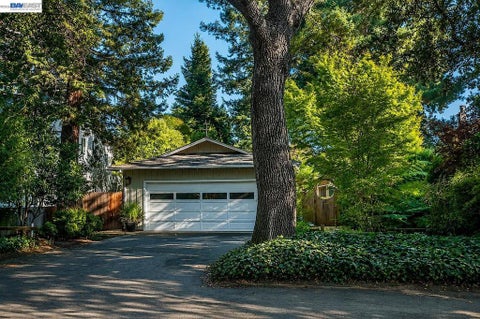 Photo of 54 Maple Ave AVE, Atherton, CA 94027 (MLS # 41147033)