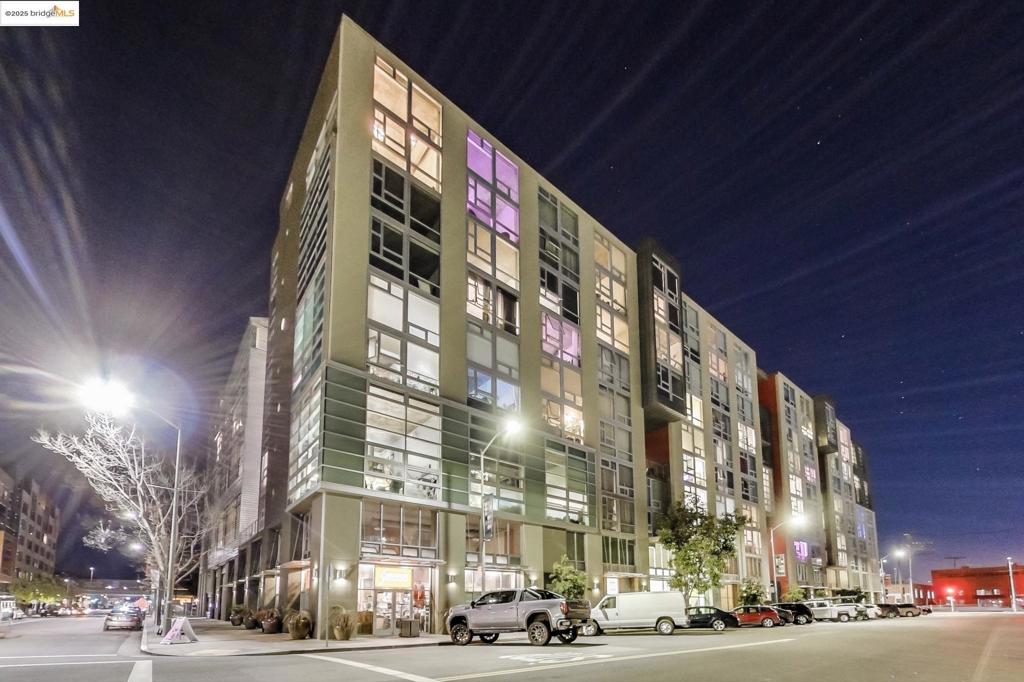 This Stunning 1Bed/1Bath condo loft is luxurious with its high ceiling and open floor plan layout. Views of Oakland Hills and City; Hardwood flooring; Garage Parking(1 space assigned); HOA amenities: 24/7 lobby front desk; Pool; Sauna; Fitness Ctr; Billiard; Business Ctr + more. The Sierra is a Luxurious Sophisticated Condominium in the heart of the comforts of an urban vibe & lifestyle in the Oakland-Jack London Square neighborhood. Conveniently located near 880 Fwy, BART, Alameda/Oakland Ferry & AMTRAK. OAK Int'l Airport is just a quick drive south. Enjoy the scenic Oakland Estuary pathway, dining, shopping, Farmers Market, and services.
