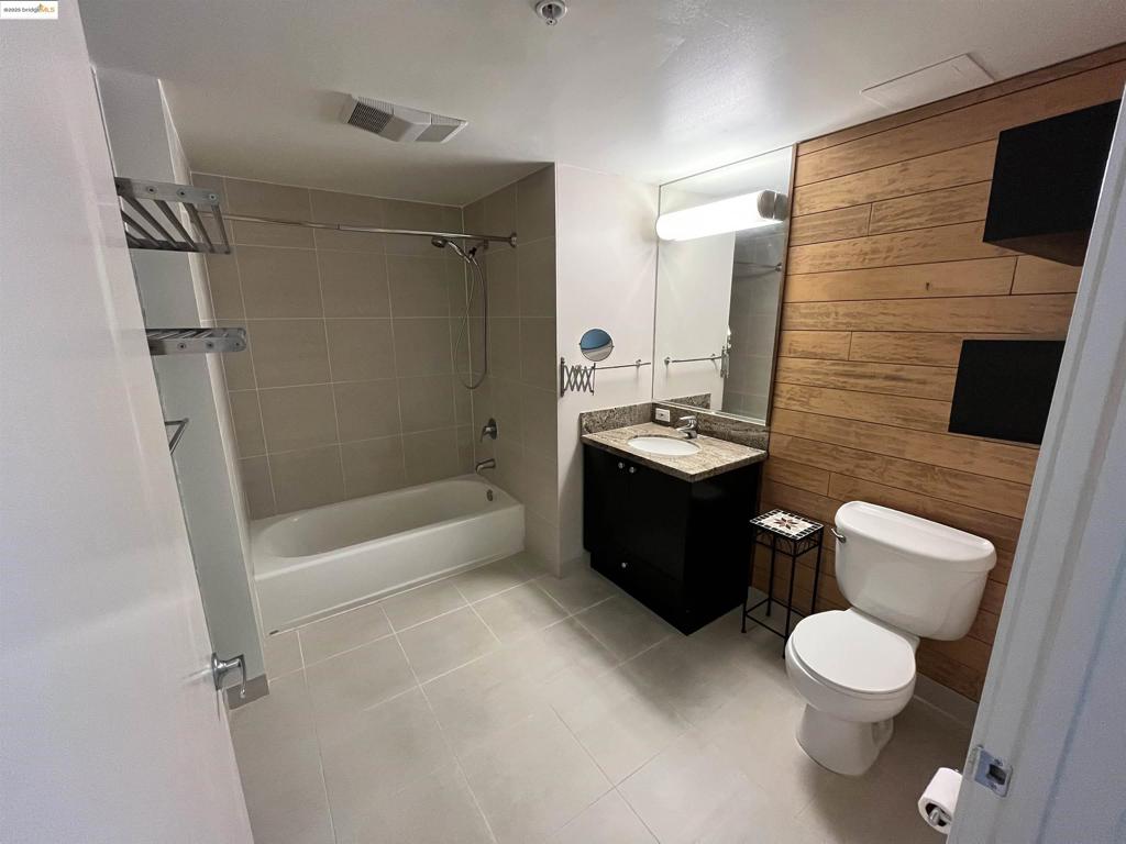 JACKLONDON - Residential Lease