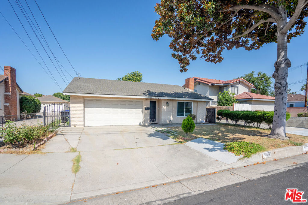 5533 N Charlotte Avenue