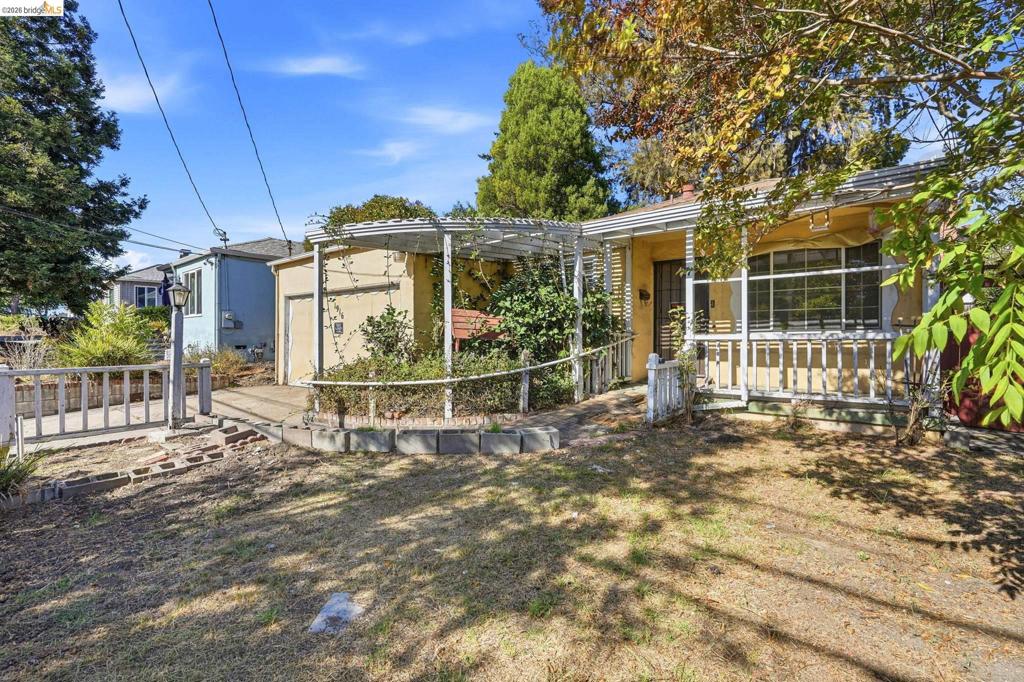 1916 E Street St, Hayward CA 94541