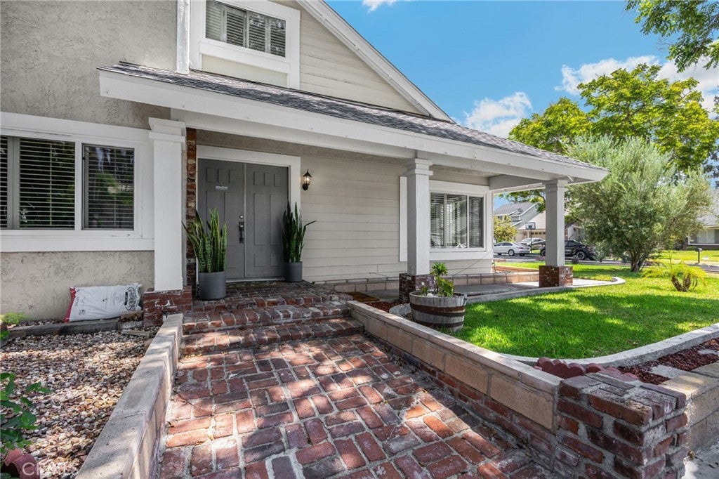 8119 E Woodsboro