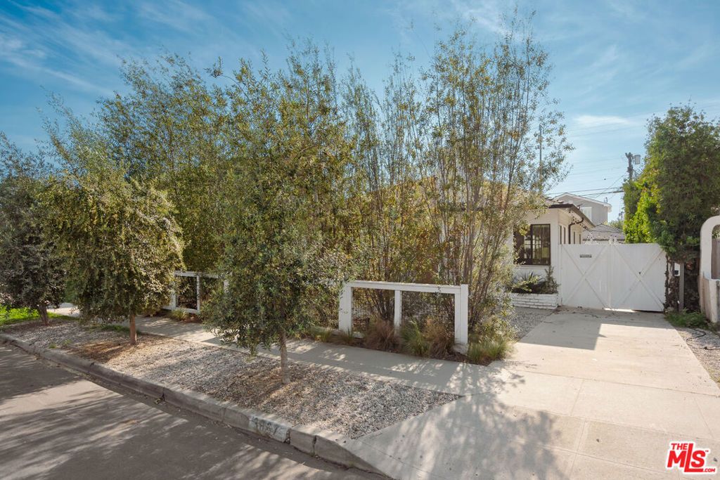 Photo of 3667 Greenfield Avenue, Los Angeles, CA 90034 (MLS # 26665453)