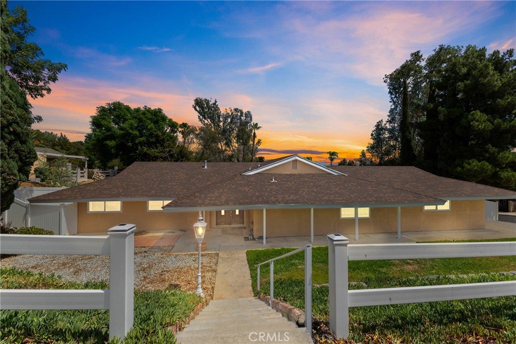 5760 Avenue Juan Bautista