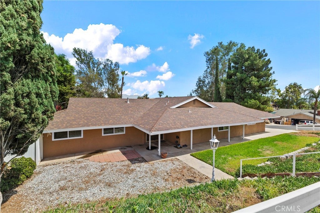 5760 Avenue Juan Bautista