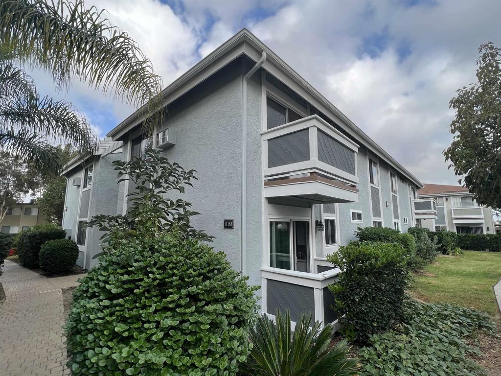 Bright 2b/1b condo in Mira Mesa featured with Granite counter tops & elegant laminate flooring. This is a corner-end upstairs unit with a nice view of community pool. Easy access to freeways and close to shopping center & schools. Water (hot & cold) included in HOA.