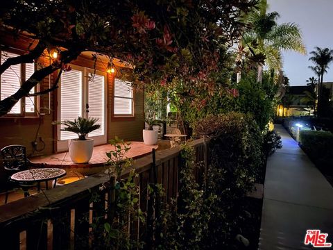 Photo of 447 Howland Canal, Venice, CA 90291 (MLS # 26832645)